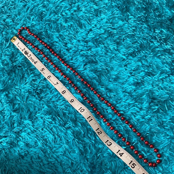 Red plastic spherical beads necklace - Picture 5 of 6